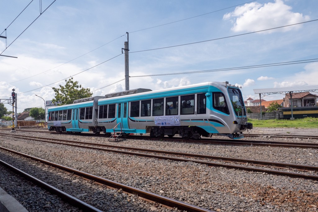 Menjajal Trem Otonom Bertenaga Baterai, Tonggak Sejarah Transportasi Massal Cerdas Karya Anak Bangsa