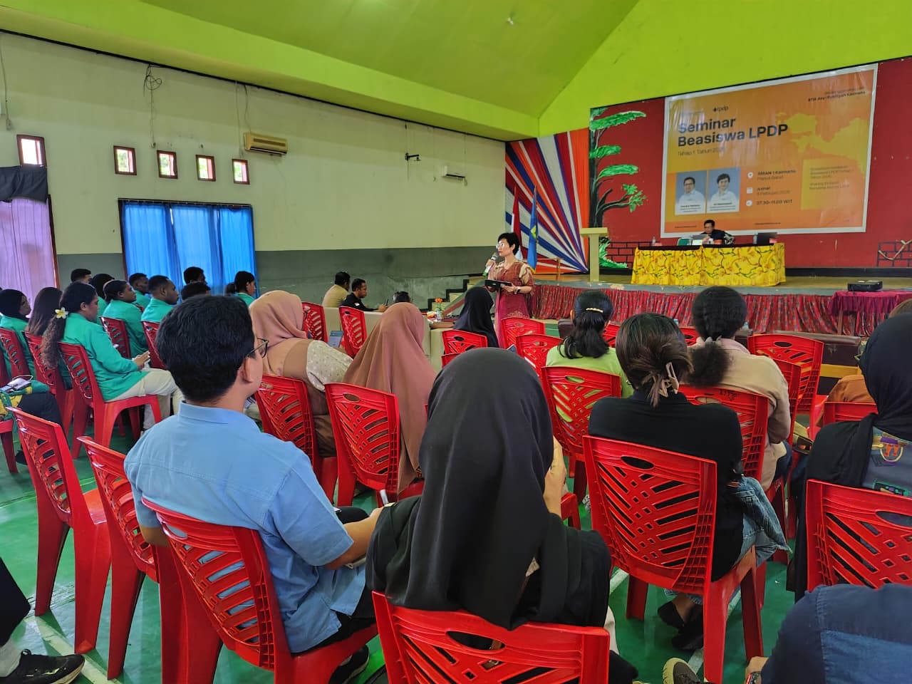 Jemput Bola ke Timur, LPDP Sosialisasikan Beasiswa di Kaimana Papua